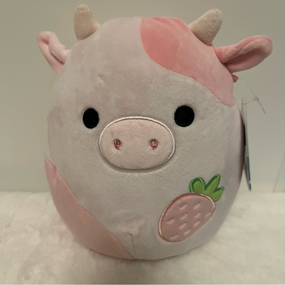 Squishmallow Reshma Strawberry Cow 🐮🍓, Hot Topic, Imported 🇺🇸, 8” New